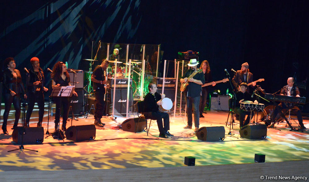 Heydər Əliyev Mərkəzində Stiven Siqalın konserti oldu (FOTO)