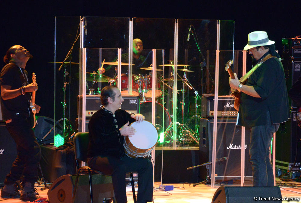 Heydər Əliyev Mərkəzində Stiven Siqalın konserti oldu (FOTO)
