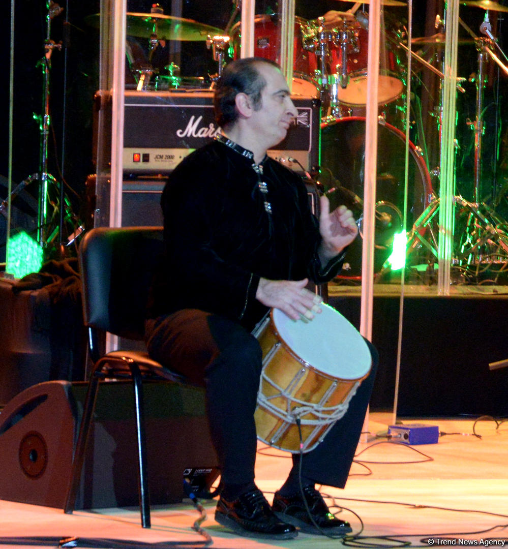 Heydər Əliyev Mərkəzində Stiven Siqalın konserti oldu (FOTO)