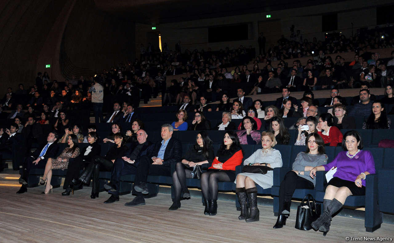 Heydər Əliyev Mərkəzində Stiven Siqalın konserti oldu (FOTO)