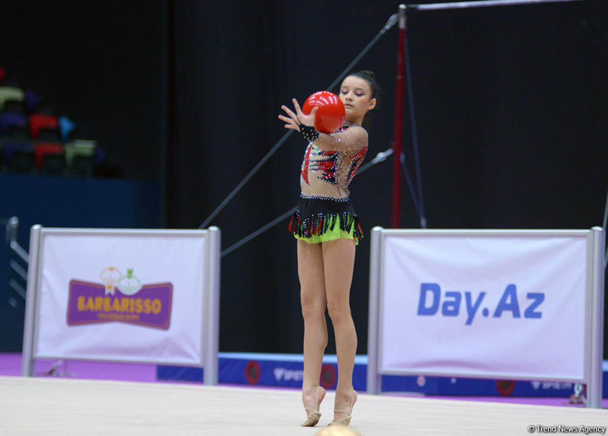 Bədii gimnastika üzrə 22-ci Azərbaycan Birinciliyi və Bölgələrarası Kubok yarışları davam edir (FOTO)