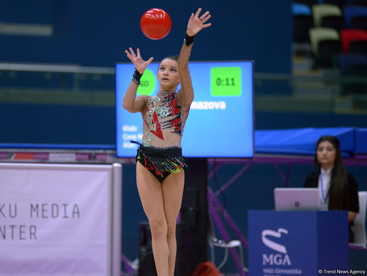 Bədii gimnastika üzrə 22-ci Azərbaycan Birinciliyi və Bölgələrarası Kubok yarışları davam edir (FOTO)