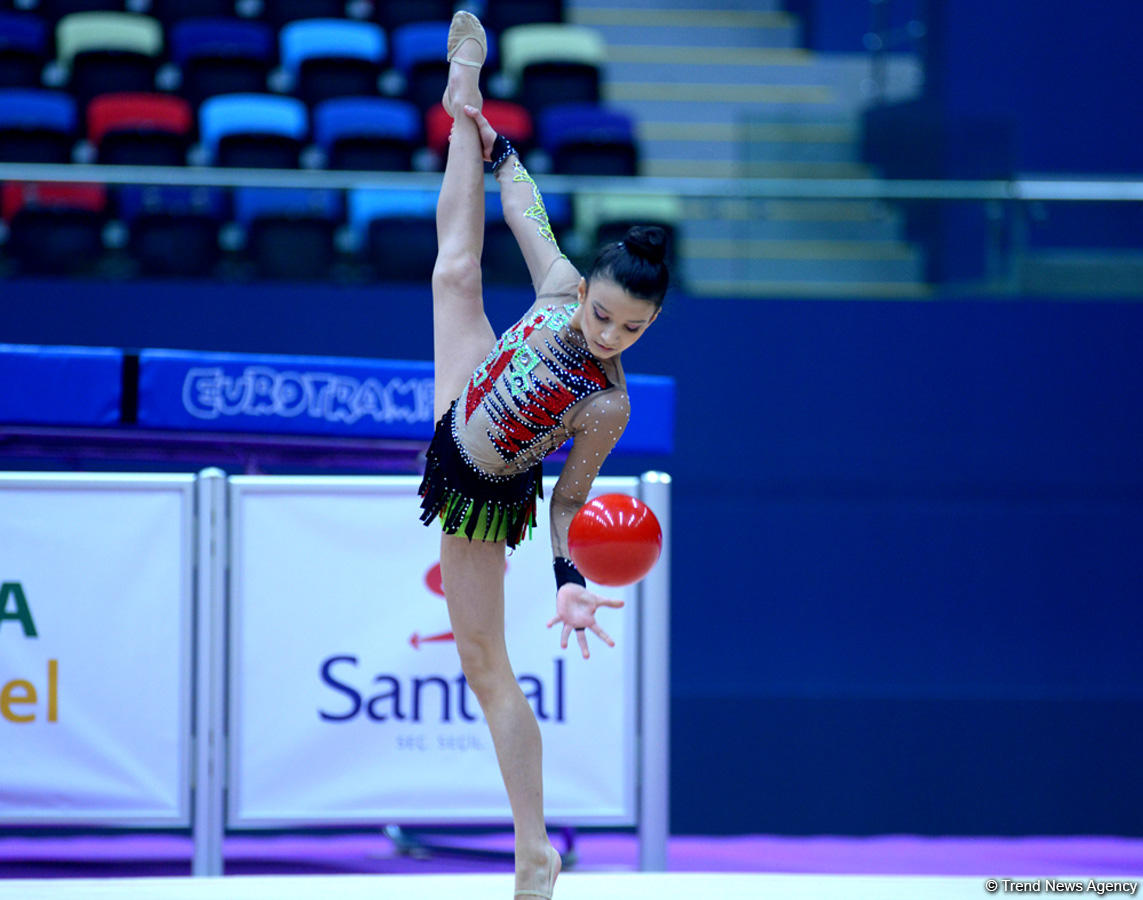 Bədii gimnastika üzrə 22-ci Azərbaycan Birinciliyi və Bölgələrarası Kubok yarışları davam edir (FOTO)