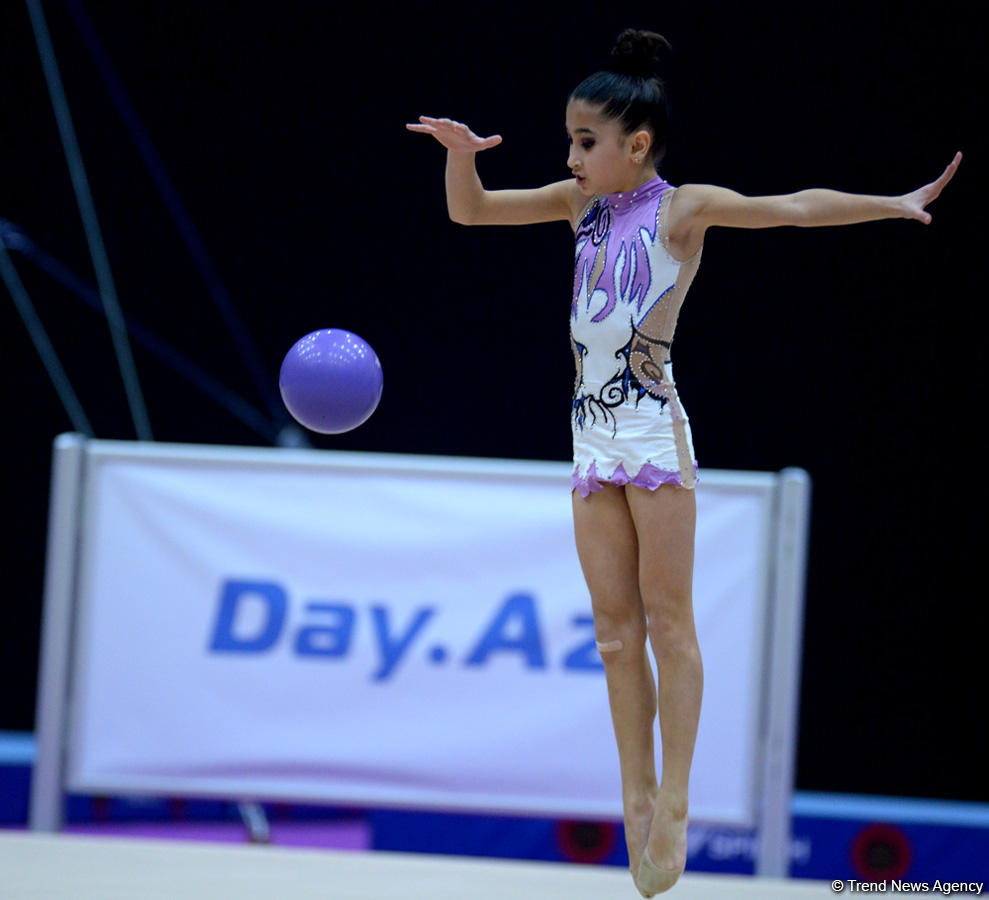 Bədii gimnastika üzrə 22-ci Azərbaycan Birinciliyi və Bölgələrarası Kubok yarışları davam edir (FOTO)