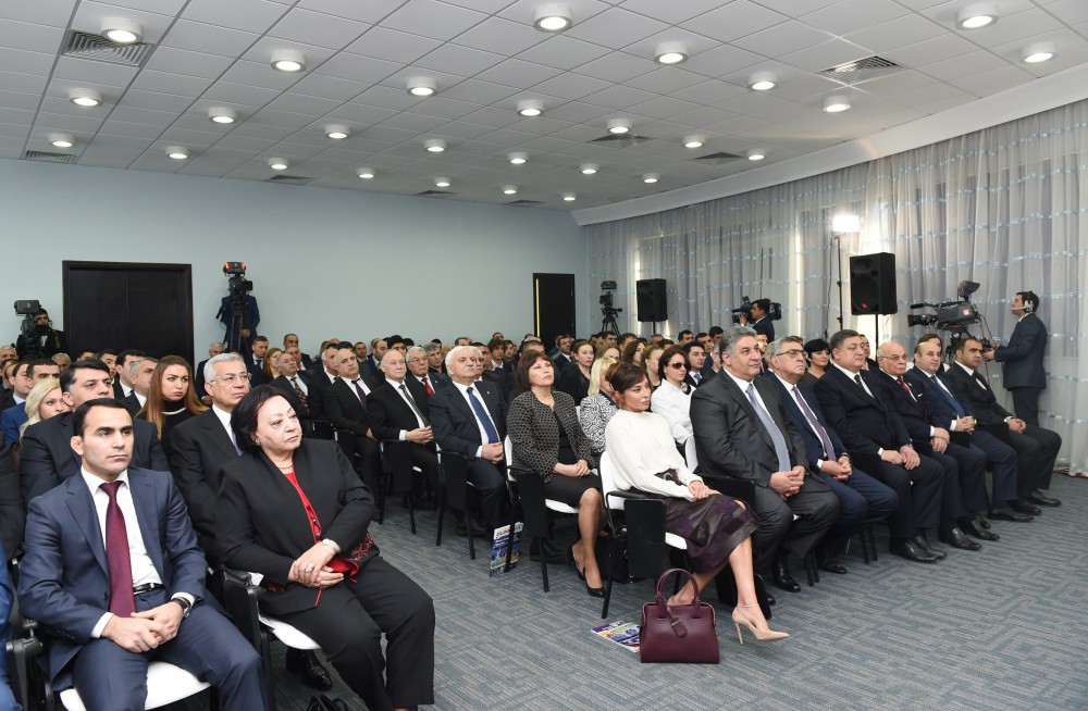 İlham Əliyev və xanımı Mehriban Əliyeva 2015-ci ilin idman yekunlarına həsr olunan mərasimdə iştirak ediblər (FOTO) (ƏLAVƏ OLUNUB)