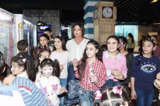 Mehriban Əliyeva Heydər Əliyev Fondunun təşəbbüsü ilə keçirilən uşaqlar üçün şənlikdə iştirak edib (FOTO)