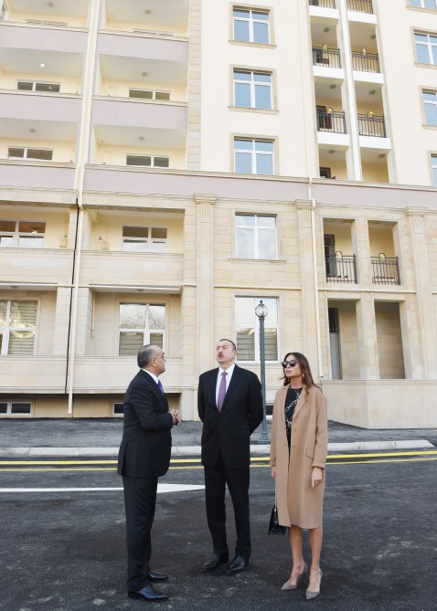 Prezident İlham Əliyev və xanımı Mehriban Əliyeva gözdən əlillər üçün yeni yaşayış binasının açılışında iştirak ediblər (FOTO)