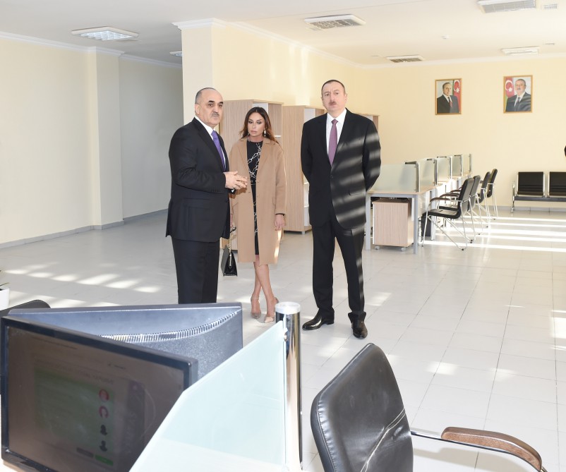 Prezident İlham Əliyev və xanımı Mehriban Əliyeva gözdən əlillər üçün yeni yaşayış binasının açılışında iştirak ediblər (FOTO)