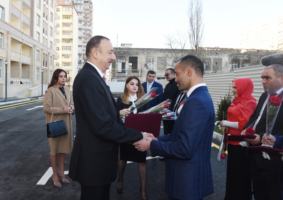 Prezident İlham Əliyev və xanımı Mehriban Əliyeva gözdən əlillər üçün yeni yaşayış binasının açılışında iştirak ediblər (FOTO)