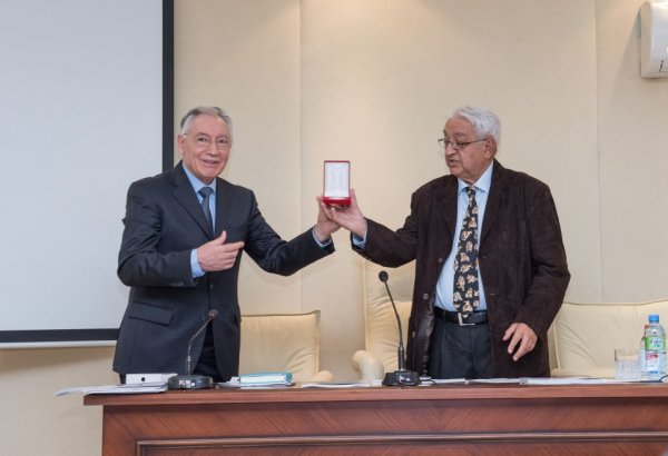 ​Akademik Arif Paşayev “İlin mühəndisi” fəxri diplomu və xatirə medalı ilə təltif olunub