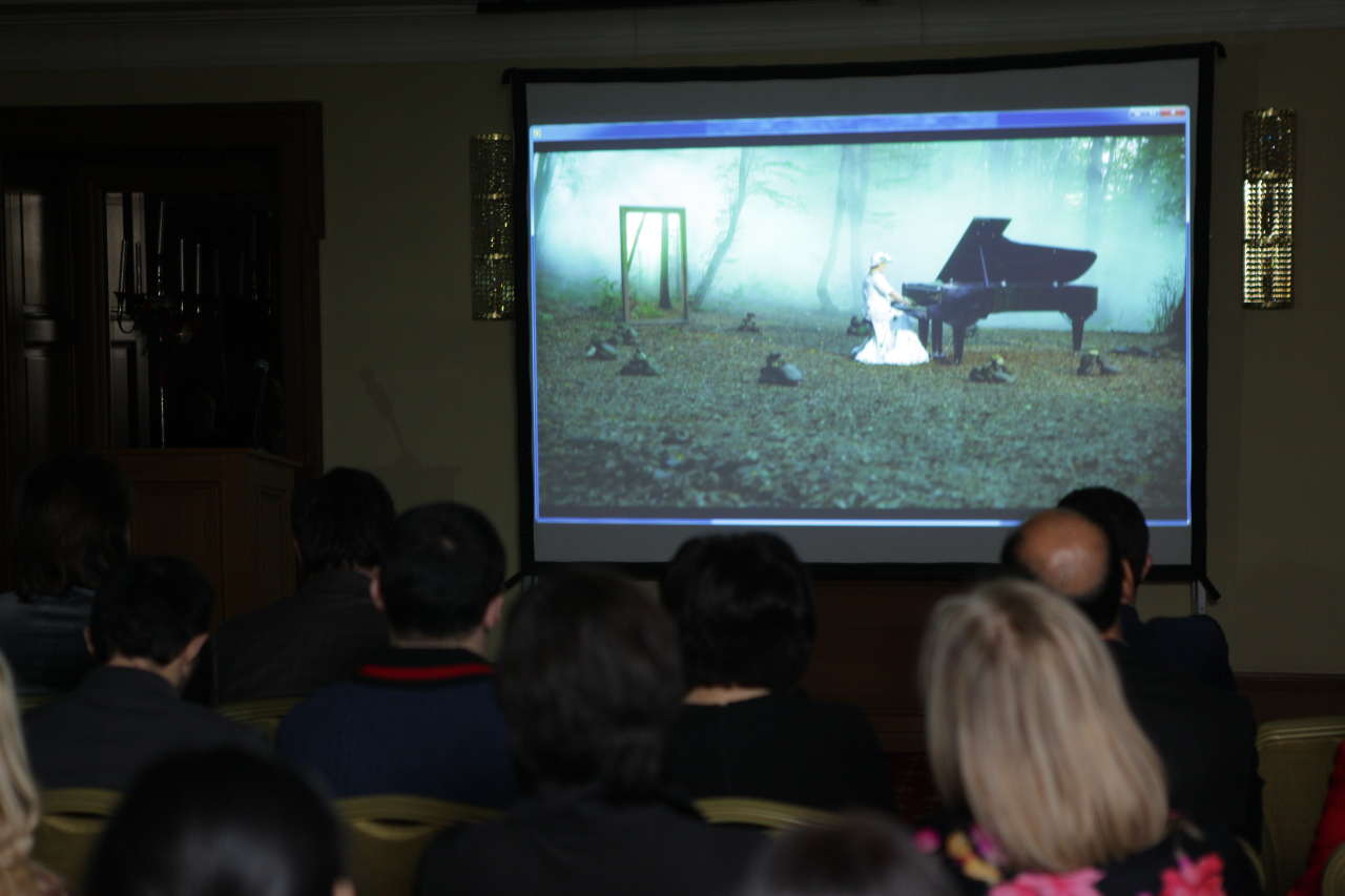 Moskvada Nuridə Qurbanovanın "Fenomen" filmi Andrey Malaxovun iştirakı ilə təqdim olunub (FOTO)