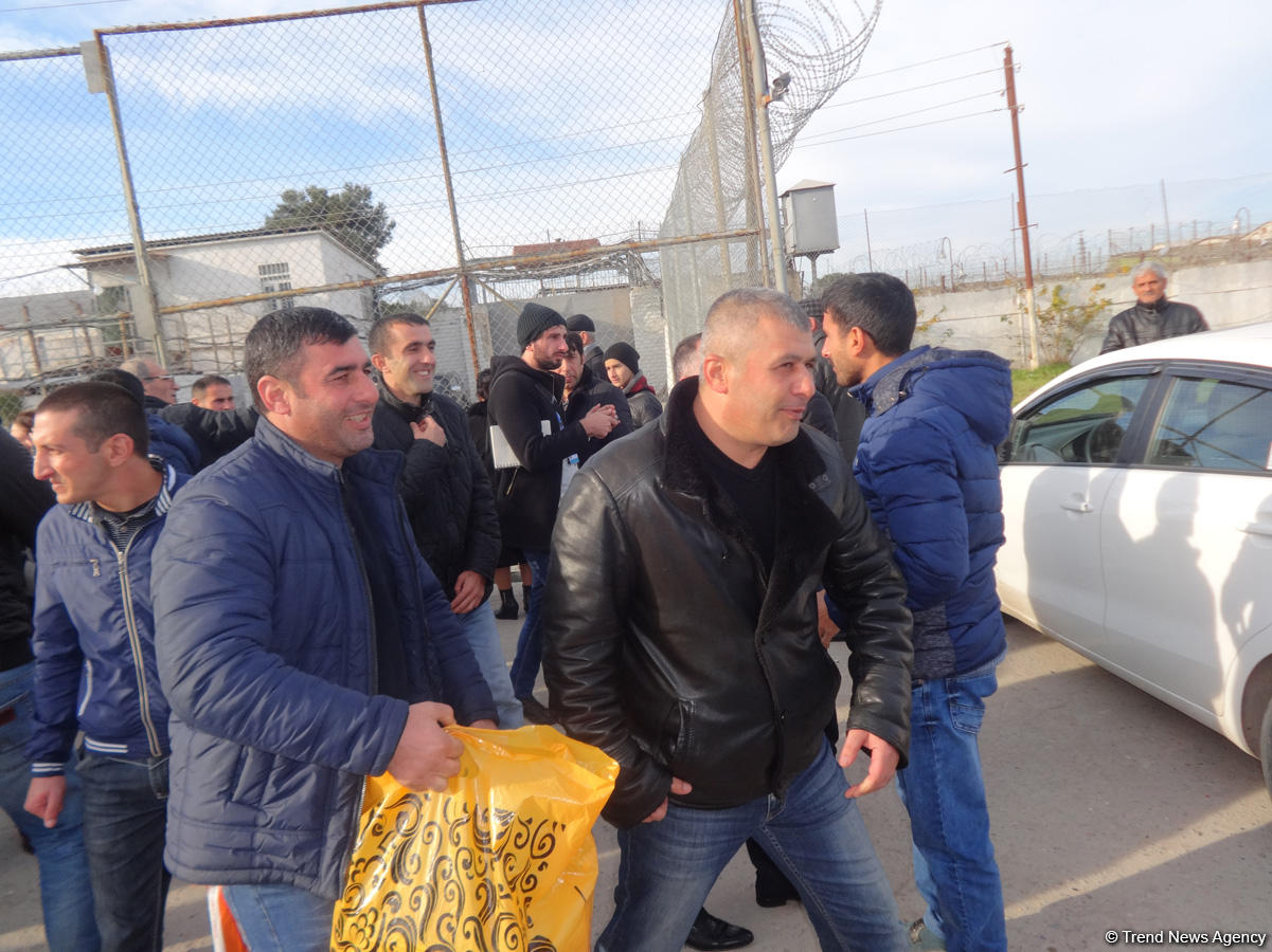 Əfv sərəncamı 2 və 17 saylı cəzaçəkmə müəssisələrində icra olunub (FOTO)