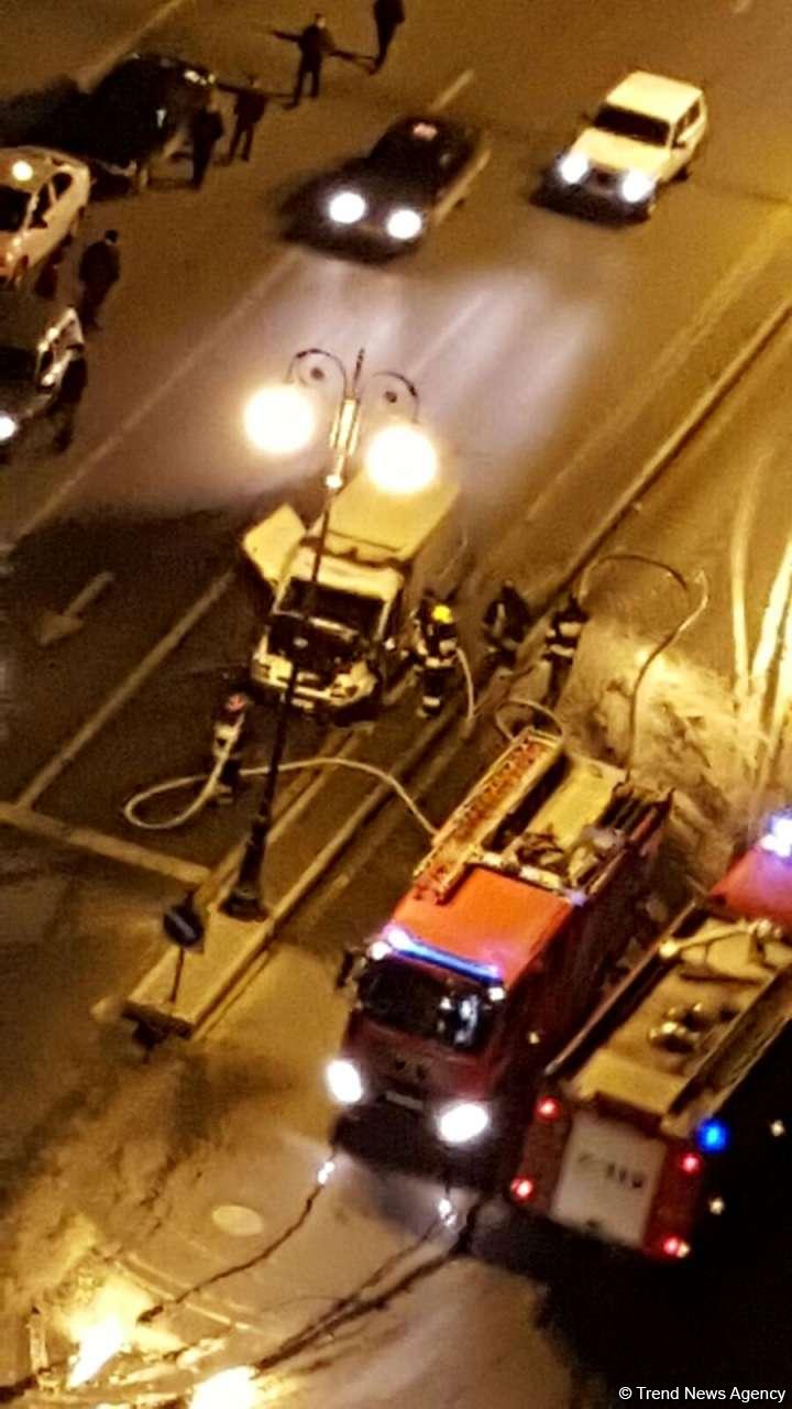 Bakıda "Ford" markalı yük avtomobili yanıb (FOTO+VİDEO) (ƏLAVƏ OLUNUB)