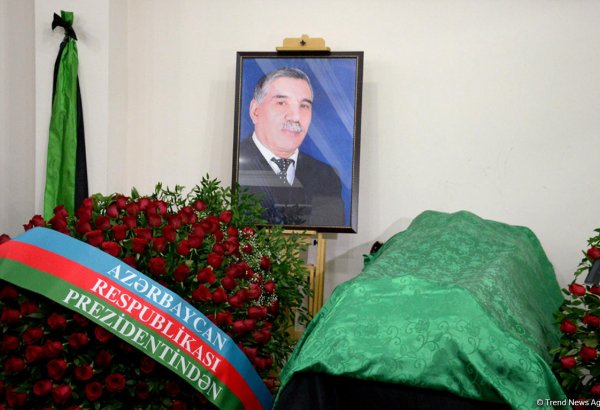 Zəlimxan Yaqub dəfn olundu (FOTO) (ƏLAVƏ OLUNUB)