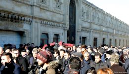 Zəlimxan Yaqub dəfn olundu (FOTO) (ƏLAVƏ OLUNUB)