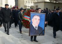 Zəlimxan Yaqub dəfn olundu (FOTO) (ƏLAVƏ OLUNUB)