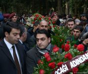 Zəlimxan Yaqub dəfn olundu (FOTO) (ƏLAVƏ OLUNUB)