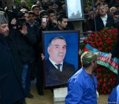 Zəlimxan Yaqub dəfn olundu (FOTO) (ƏLAVƏ OLUNUB)