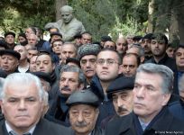 Zəlimxan Yaqub dəfn olundu (FOTO) (ƏLAVƏ OLUNUB)