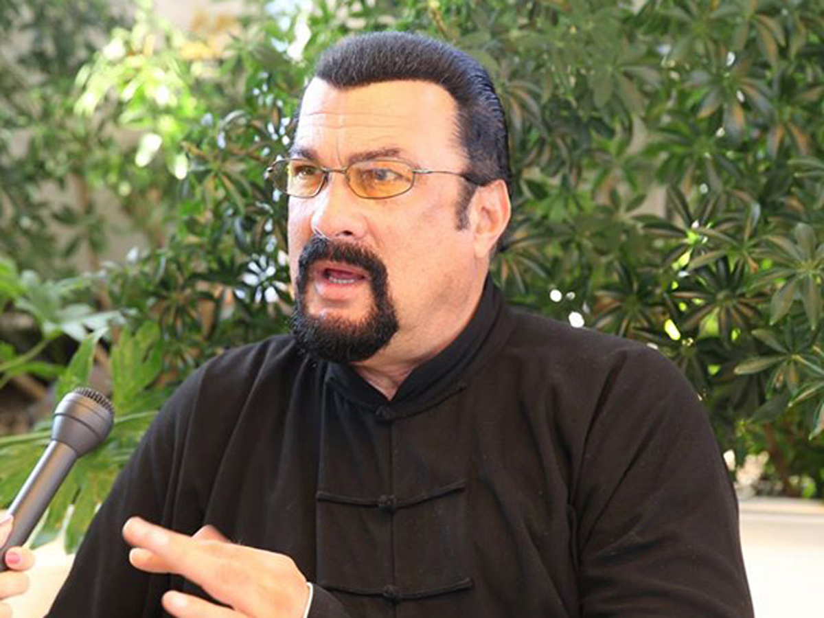 Stiven Siqal Serbiya vətəndaşı oldu