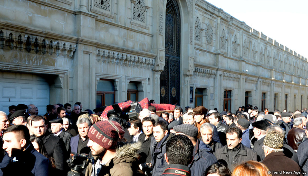 Zəlimxan Yaqub dəfn olundu (FOTO) (ƏLAVƏ OLUNUB)