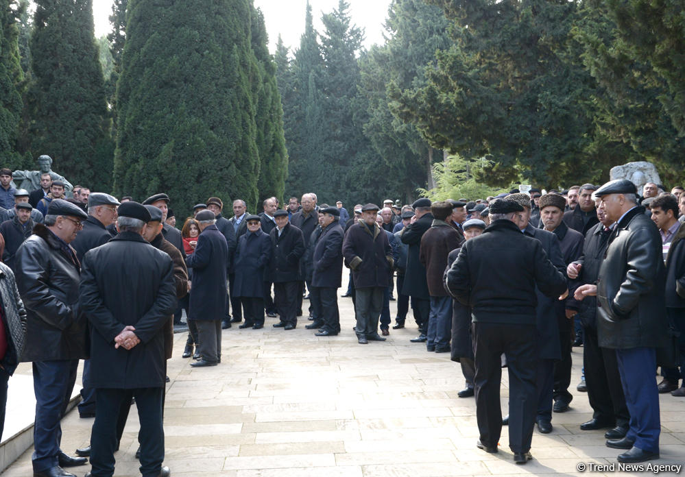 Zəlimxan Yaqub dəfn olundu (FOTO) (ƏLAVƏ OLUNUB)