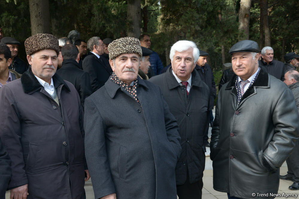 Zəlimxan Yaqub dəfn olundu (FOTO) (ƏLAVƏ OLUNUB)