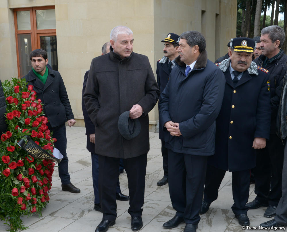 Zəlimxan Yaqub dəfn olundu (FOTO) (ƏLAVƏ OLUNUB)
