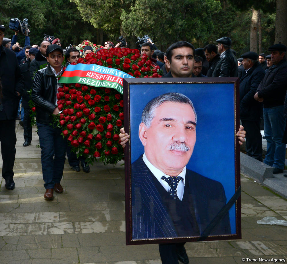 Zəlimxan Yaqub dəfn olundu (FOTO) (ƏLAVƏ OLUNUB)
