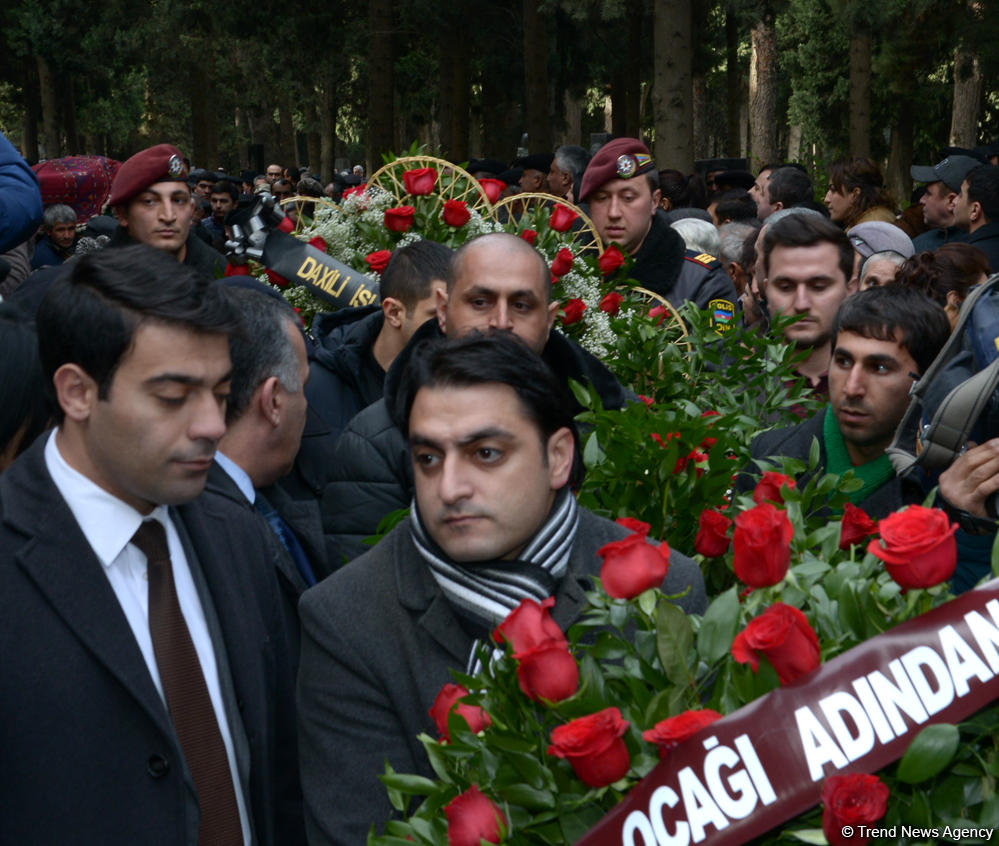 Zəlimxan Yaqub dəfn olundu (FOTO) (ƏLAVƏ OLUNUB)