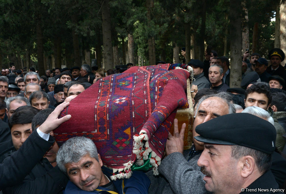 Zəlimxan Yaqub dəfn olundu (FOTO) (ƏLAVƏ OLUNUB)