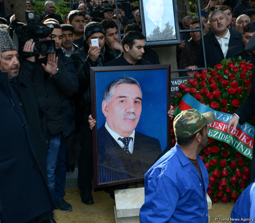 Zəlimxan Yaqub dəfn olundu (FOTO) (ƏLAVƏ OLUNUB)