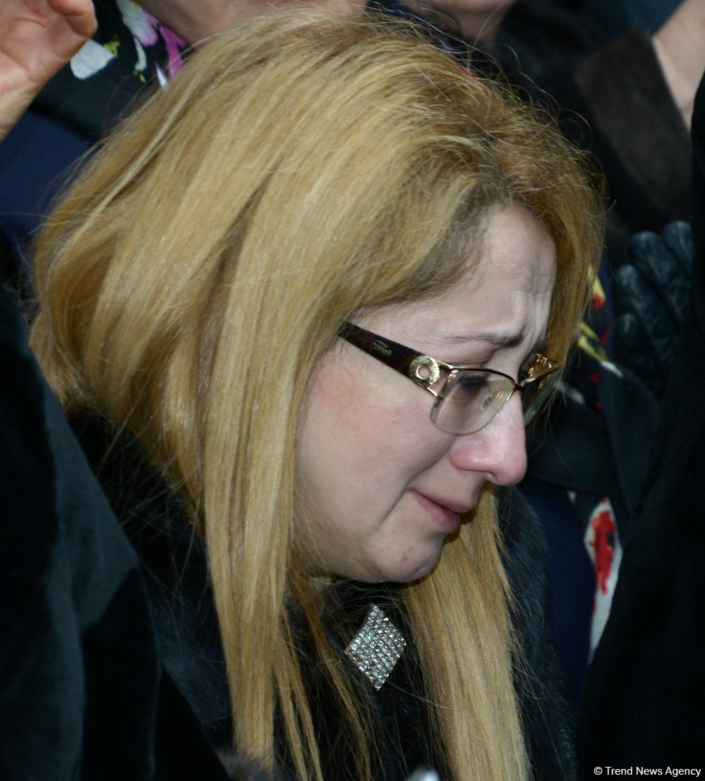 Zəlimxan Yaqub dəfn olundu (FOTO) (ƏLAVƏ OLUNUB)