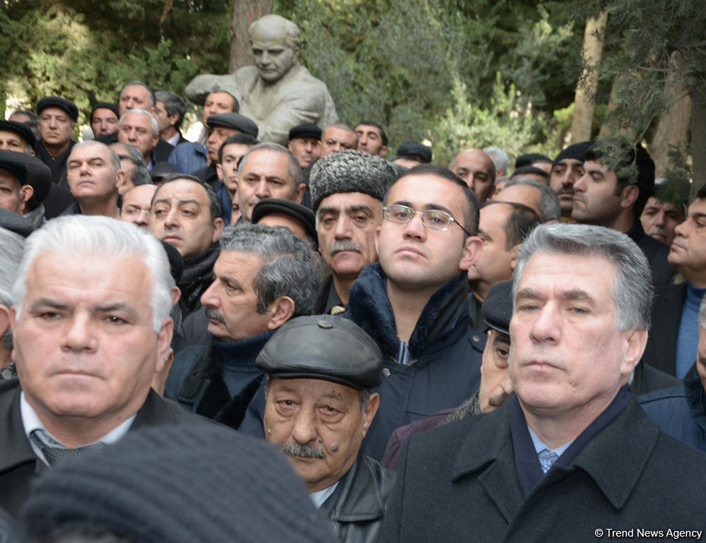 Zəlimxan Yaqub dəfn olundu (FOTO) (ƏLAVƏ OLUNUB)