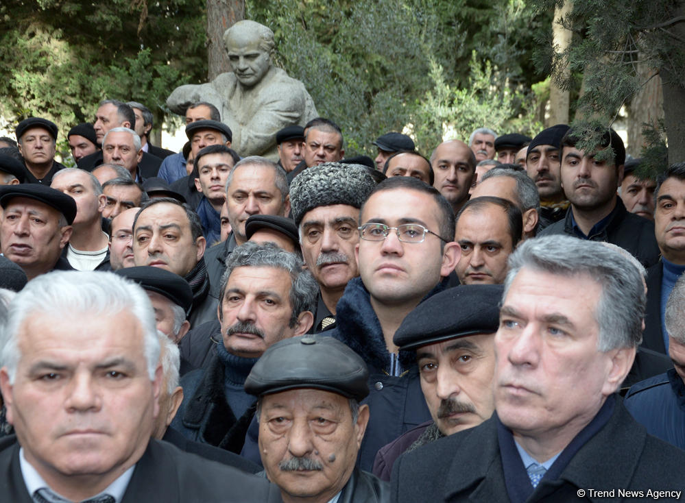 Zəlimxan Yaqub dəfn olundu (FOTO) (ƏLAVƏ OLUNUB)