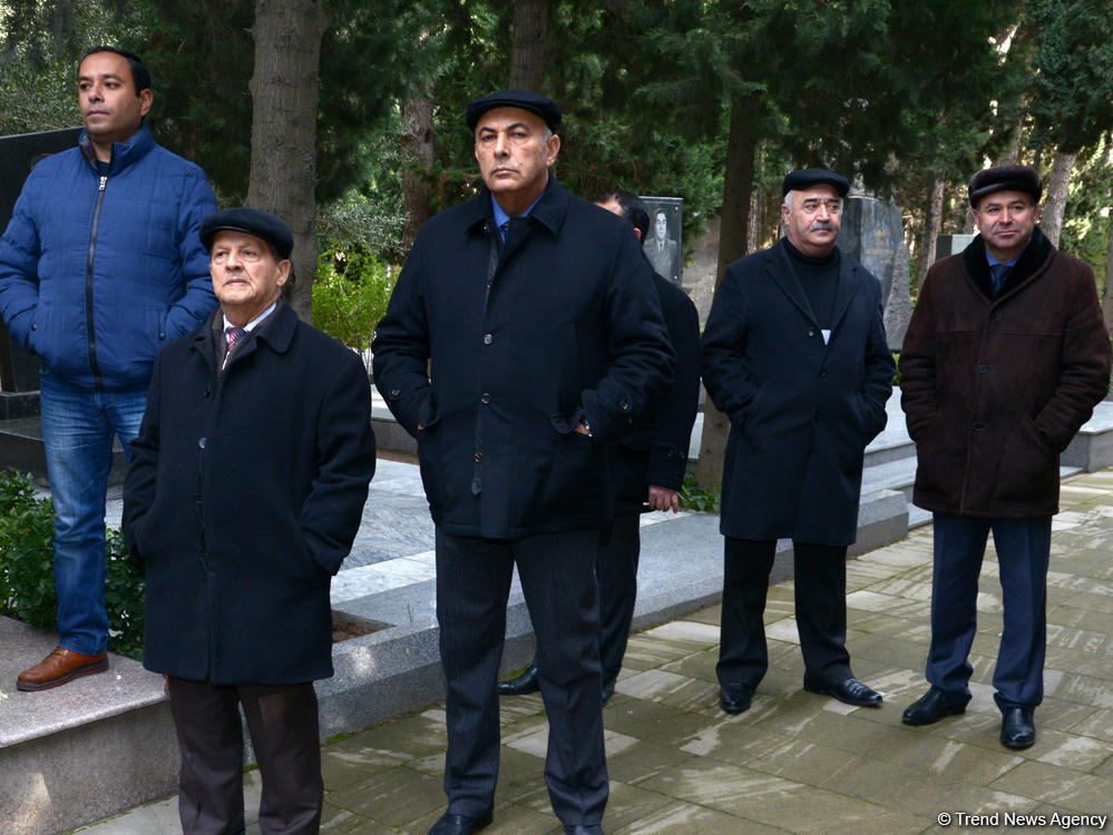 Zəlimxan Yaqub dəfn olundu (FOTO) (ƏLAVƏ OLUNUB)