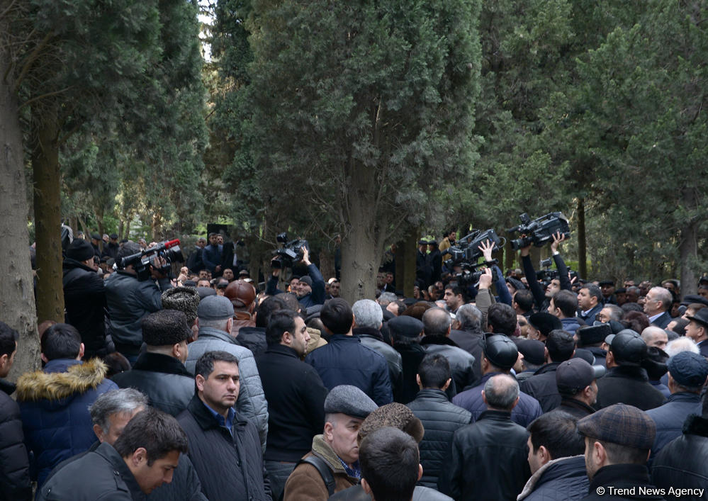 Zəlimxan Yaqub dəfn olundu (FOTO) (ƏLAVƏ OLUNUB)