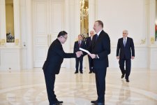 Prezident İlham Əliyev Monqolustanın Azərbaycanda yeni təyin olunmuş səfirinin etimadnaməsini qəbul edib (FOTO)