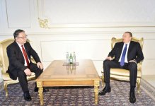 Prezident İlham Əliyev Monqolustanın Azərbaycanda yeni təyin olunmuş səfirinin etimadnaməsini qəbul edib (FOTO)