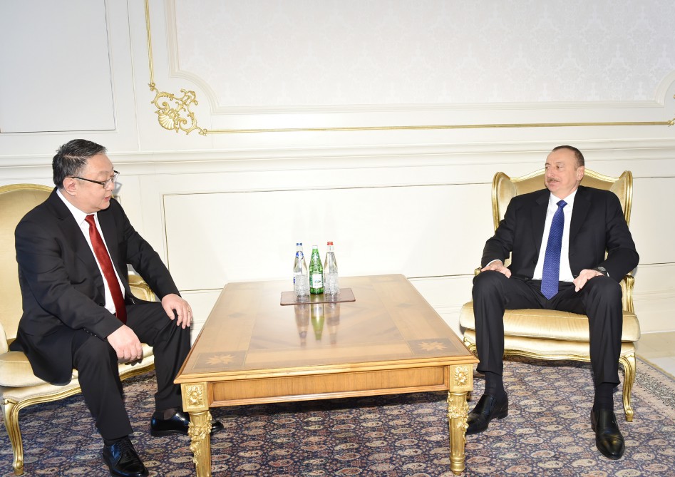 Prezident İlham Əliyev Monqolustanın Azərbaycanda yeni təyin olunmuş səfirinin etimadnaməsini qəbul edib (FOTO)