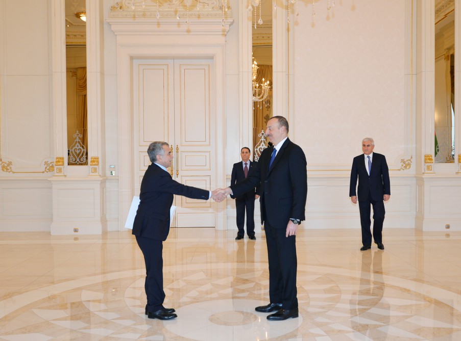 Prezident İlham Əliyev Əlcəzairin Azərbaycanda yeni təyin olunmuş səfirinin etimadnaməsini qəbul edib (FOTO)