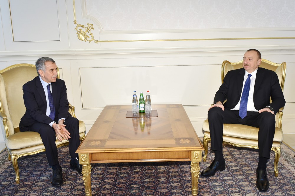 Prezident İlham Əliyev Əlcəzairin Azərbaycanda yeni təyin olunmuş səfirinin etimadnaməsini qəbul edib (FOTO)