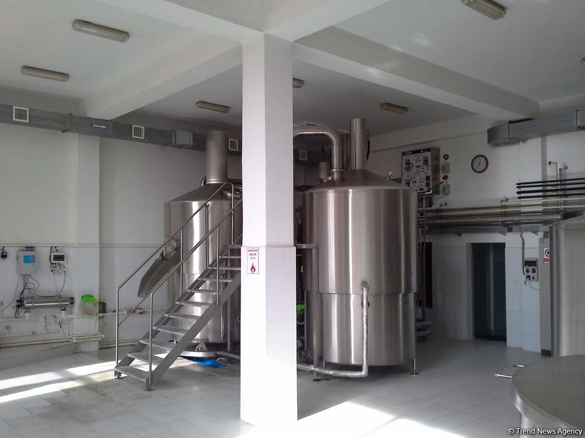Sahibkarlar Azərbaycanda alkoqollu içkilərin nağd satışı qadağasının ləğvini alqışlayırlar (FOTO)