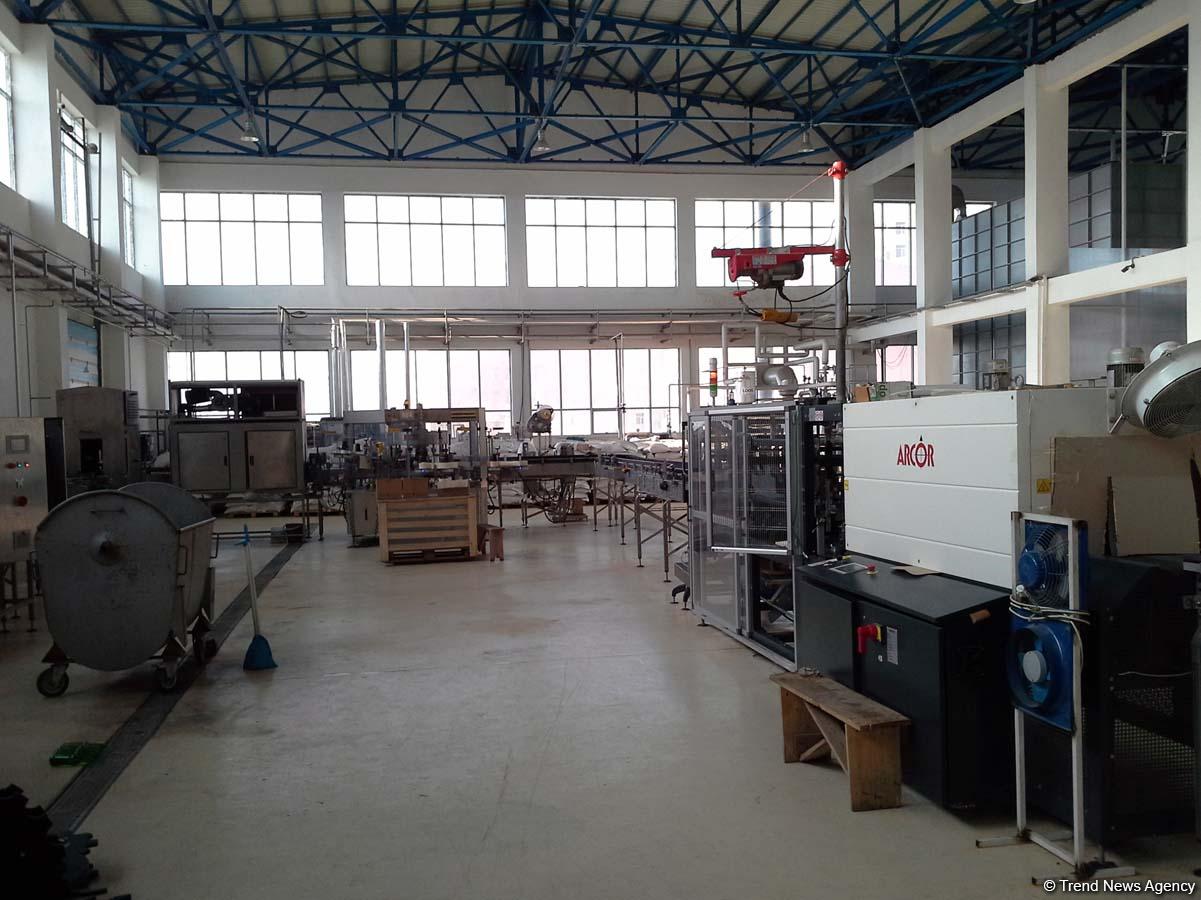 Sahibkarlar Azərbaycanda alkoqollu içkilərin nağd satışı qadağasının ləğvini alqışlayırlar (FOTO)