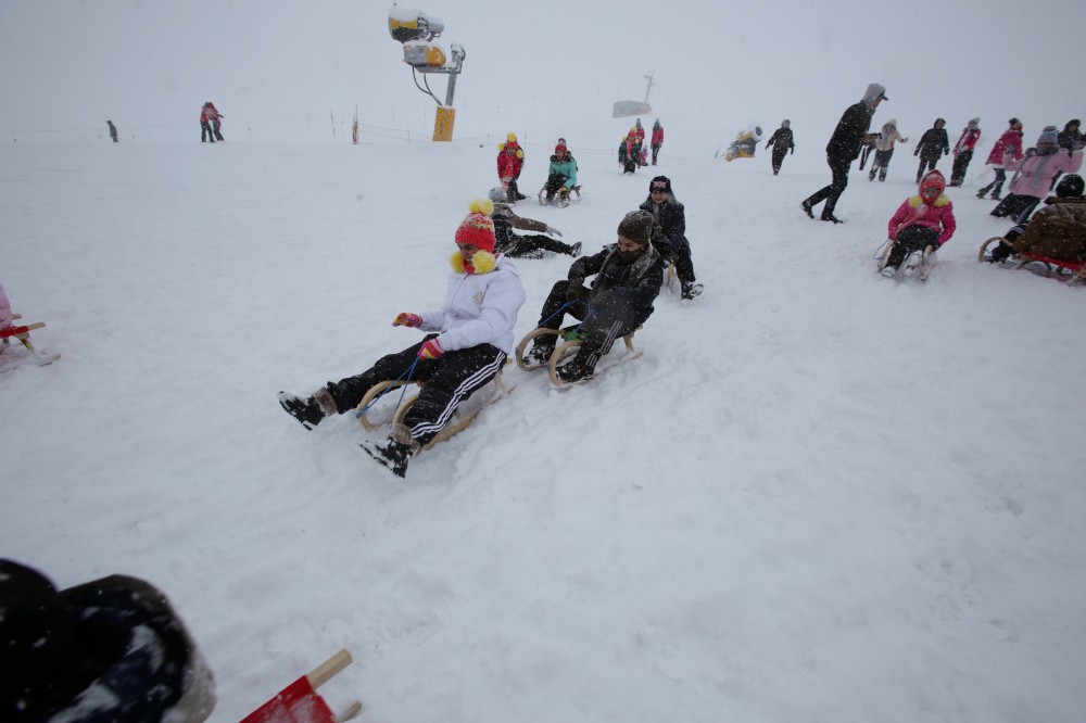 Heydər Əliyev Fondunun təşəbbüsü ilə uşaqların "Şahdağ" Turizm Mərkəzində istirahəti təşkil edilib (FOTO)