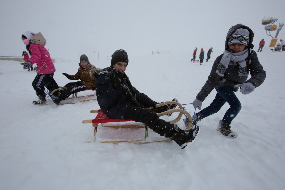 Heydər Əliyev Fondunun təşəbbüsü ilə uşaqların "Şahdağ" Turizm Mərkəzində istirahəti təşkil edilib (FOTO)