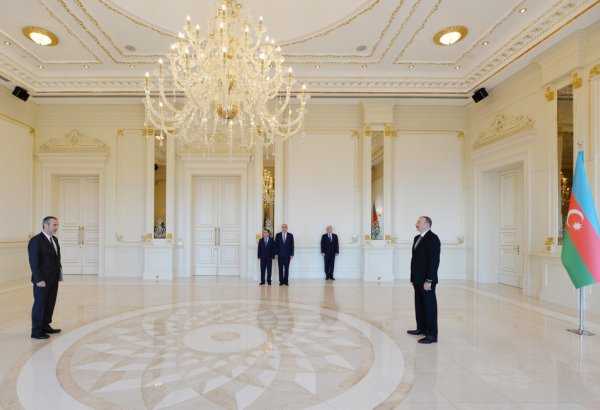 İlham Əliyev Sloveniya və İsveç səfirlərinin etimadnamələrini qəbul edib (FOTO)