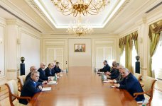 Prezident İlham Əliyevin yanında iqtisadi və sosial məsələlərin həlli ilə bağlı müşavirə keçirilib (FOTO)