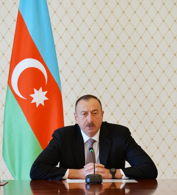 Prezident İlham Əliyevin yanında iqtisadi və sosial məsələlərin həlli ilə bağlı müşavirə keçirilib (FOTO)