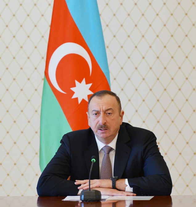 Prezident İlham Əliyevin yanında iqtisadi və sosial məsələlərin həlli ilə bağlı müşavirə keçirilib (FOTO)